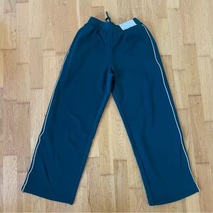 New with Tags Uniqlo green drawstring sweatpants with side stripe in Small